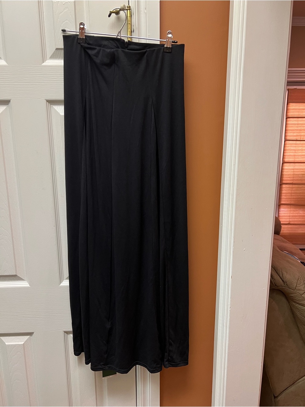 HALARA Black Flowy Maxi Skirt